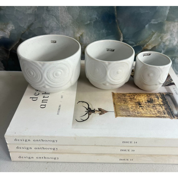 West Elm Measuring Cups Set of 3 Owl Embossed White Speckled Ceramic - Picture 1 of 5